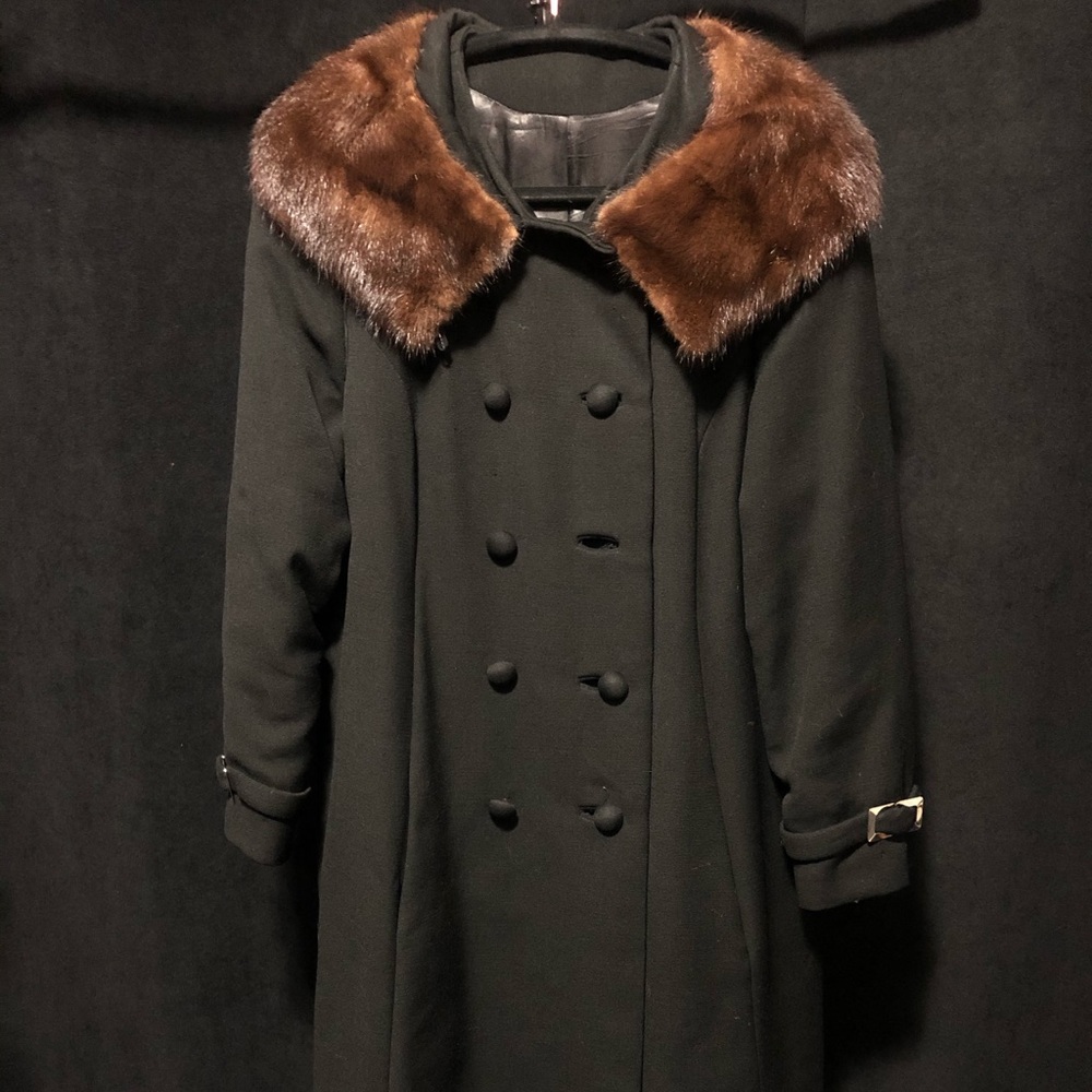 Vintage heavy peacoat with fur collar